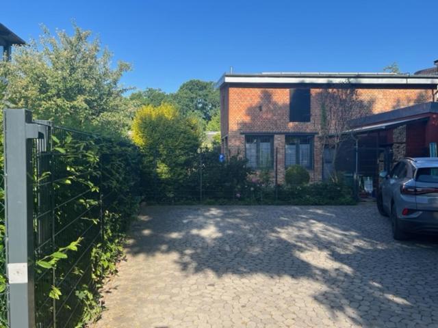 Fewo Mit 3 Sz, Direkte Innenstadtlage, Suedterrasse, Parkplatz Auf Dem Eigenem Privatgrundstueck, 2X E-Bike Und E-Autoladesaeule Inklusive, Konzertkirche, Schauspielhaus, Fh, Jahnsportforum Sowie Der Tollensesee Sind Fusslaeufig In Ein Paar Minuten E Нойбранденбург Экстерьер фото